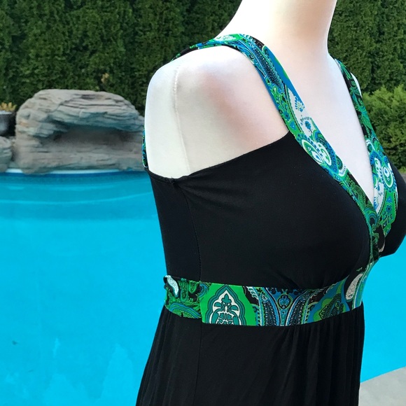 Flowy Maxi Dress with V-Halter Neckline - Picture 6 of 12